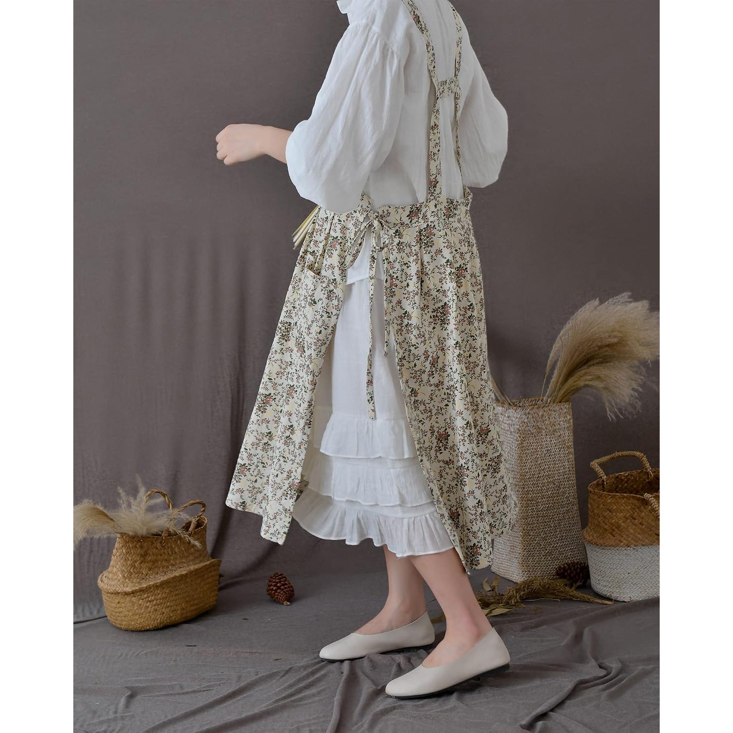 Japanese Style Washed Cotton Pinafore Apron with Pockets: image 4